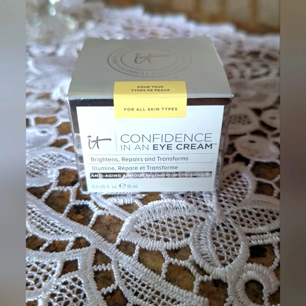 IT Cosmetics Confidence in an Eye Cream - Picture 1 of 2